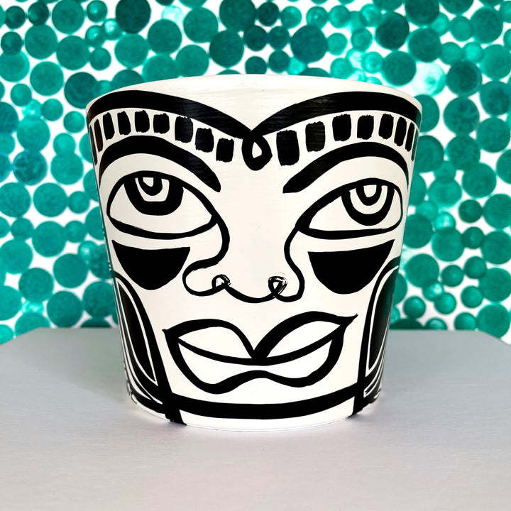 Medium B&W Peace Planter (MB51)