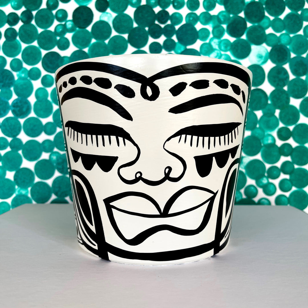 Medium B&W Peace Planter (MB51)