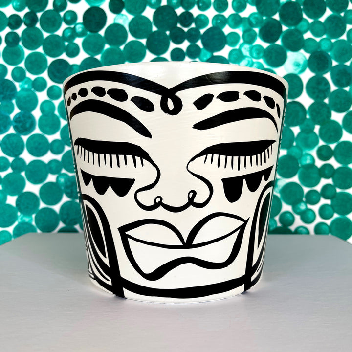 Medium B&W Peace Planter (MB51)
