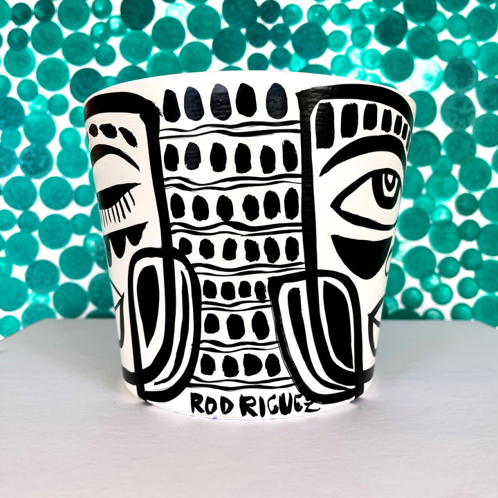 Medium B&W Peace Planter (MB51)