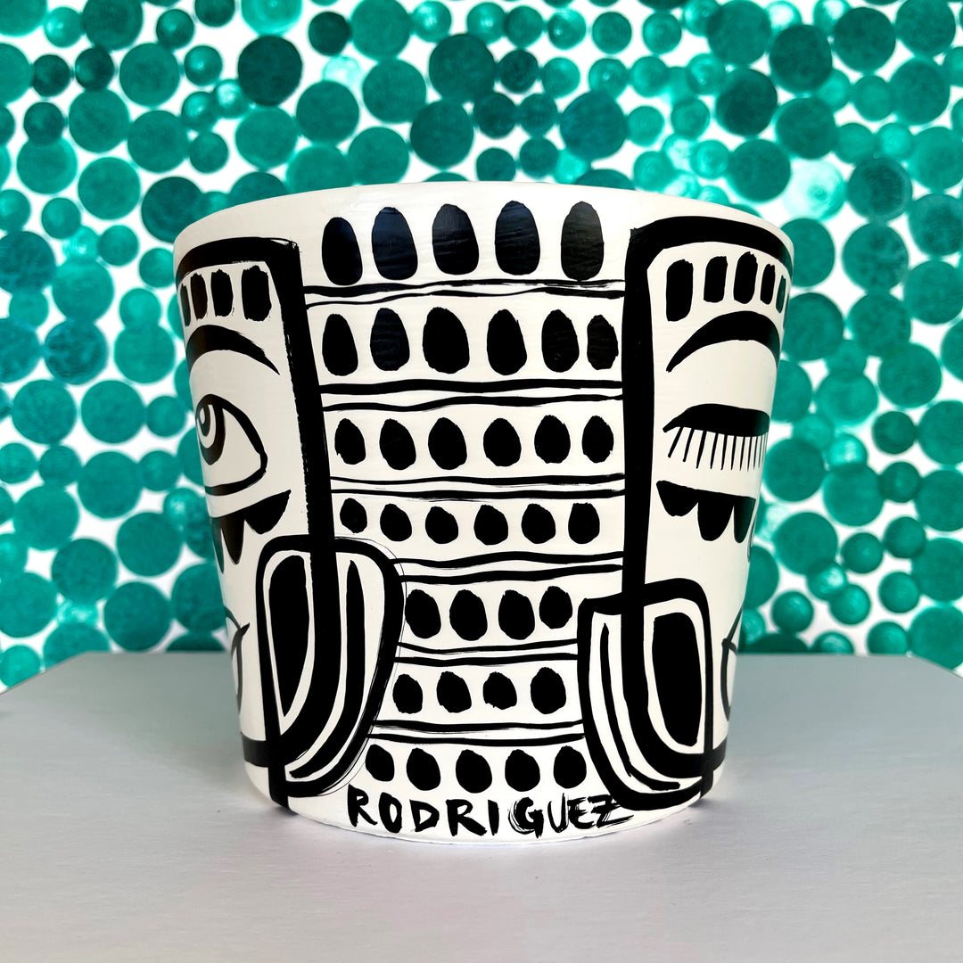 Medium B&W Peace Planter (MB58)