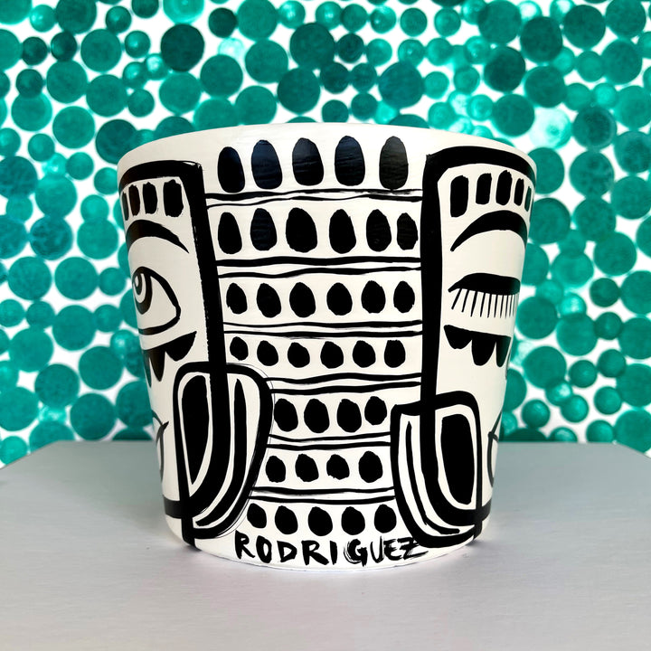 Medium B&W Peace Planter (MB58)
