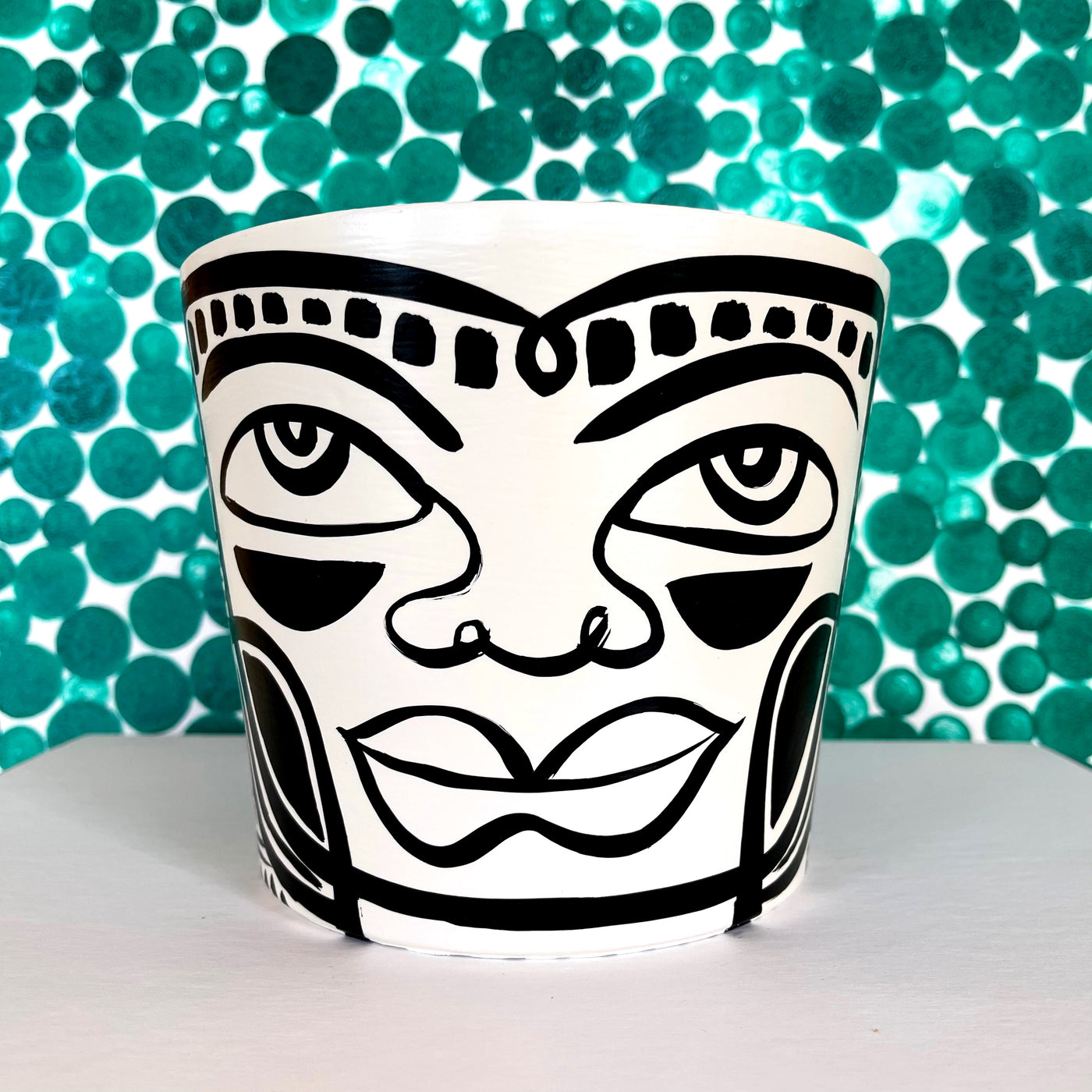 Medium B&W Peace Planter (MB62)