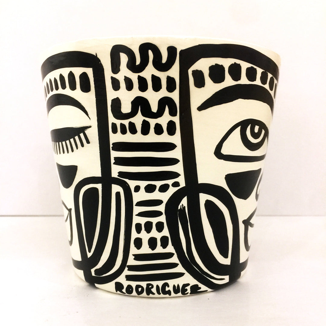 Small B&W Peace Planter (smb32)