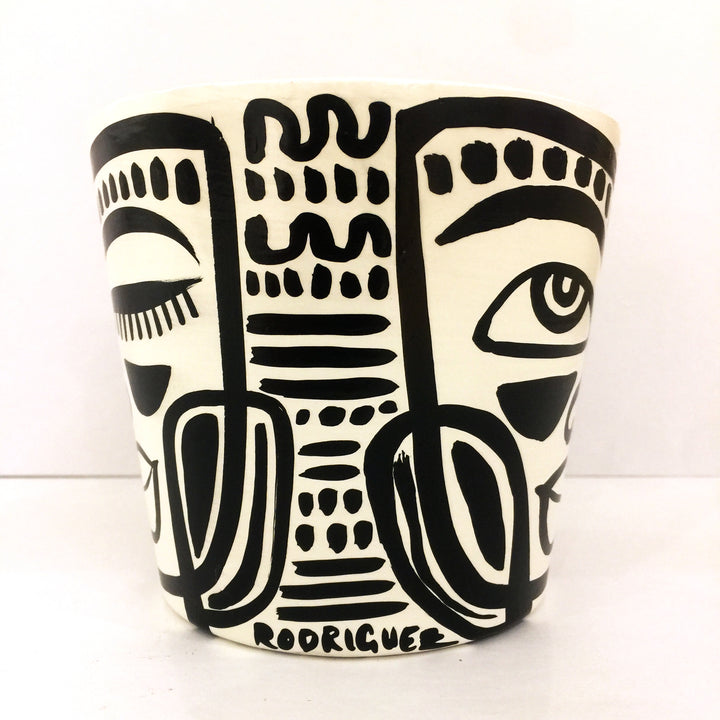 Small B&W Peace Planter (smb32)