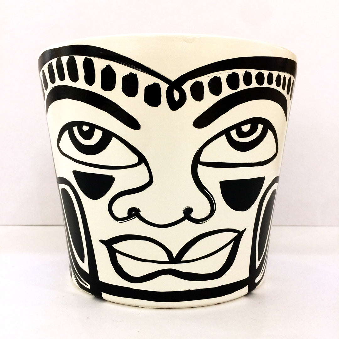 Medium B&W Peace Planter (mb40)
