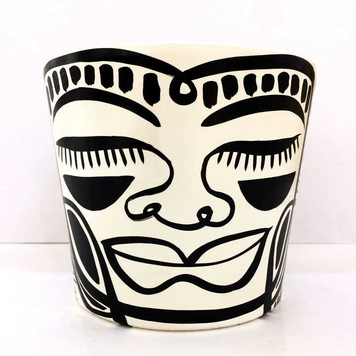 Medium B&W Peace Planter (mb40)