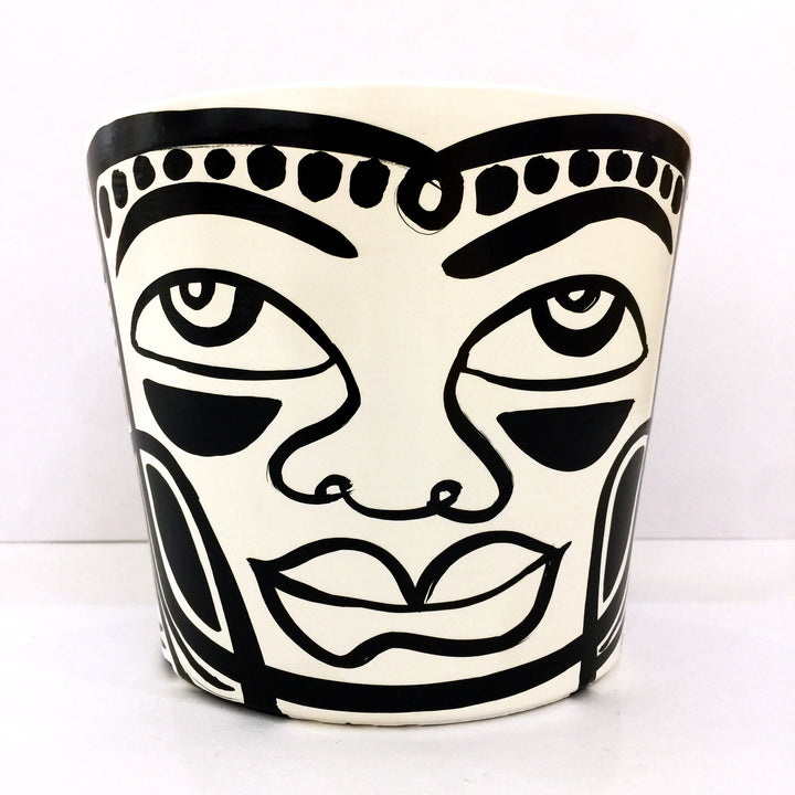 Medium B&W Peace Planter (mb47)