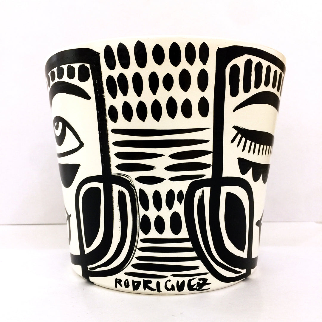 Medium B&W Peace Planter (mb47)