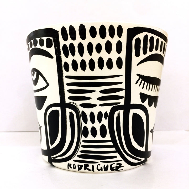 Medium B&W Peace Planter (mb47)