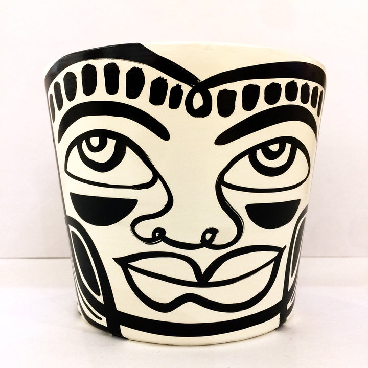 Medium B&W Peace Planter (mb49)