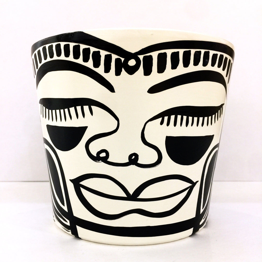 Medium B&W Peace Planter (mb49)