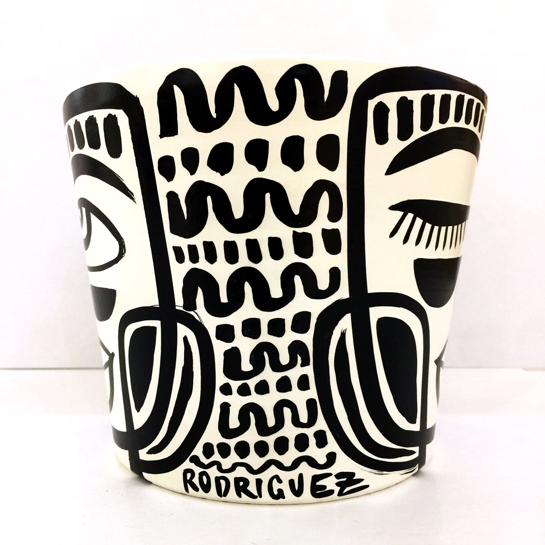 Medium B&W Peace Planter (mb49)