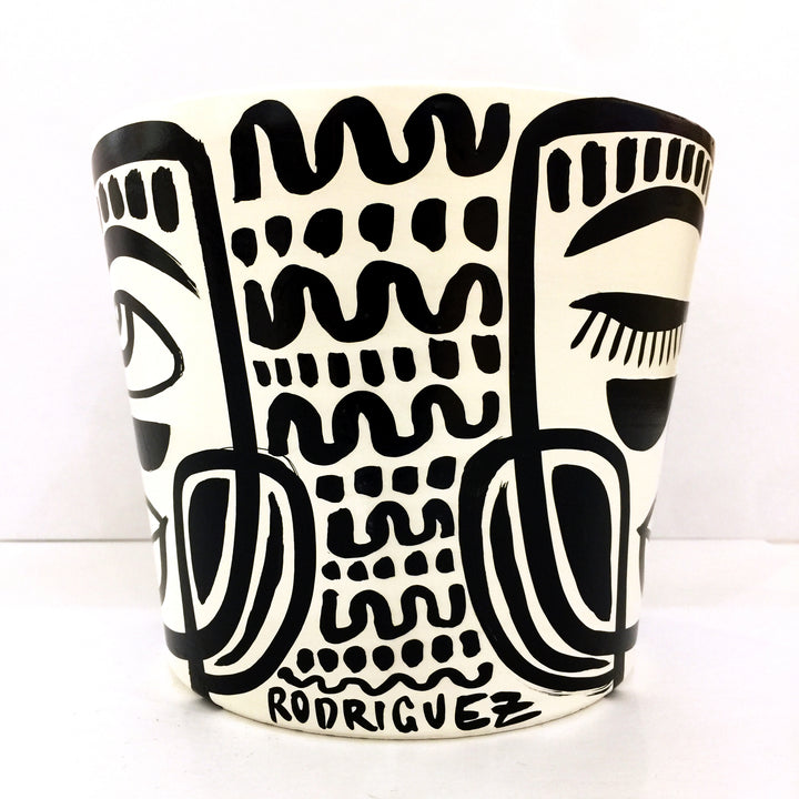 Medium B&W Peace Planter (mb49)